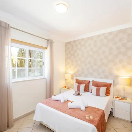 Villa In Olhos De Agua With Private Pool Албуфейра