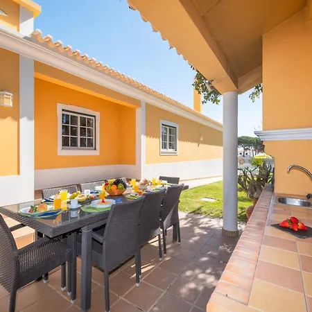 Villa In Olhos De Agua With Private Pool * Албуфейра