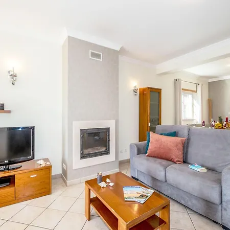 Villa In Olhos De Agua With Private Pool Албуфейра