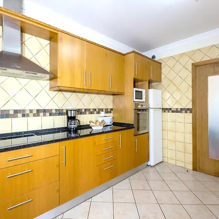 Villa In Olhos De Agua With Private Pool Албуфейра