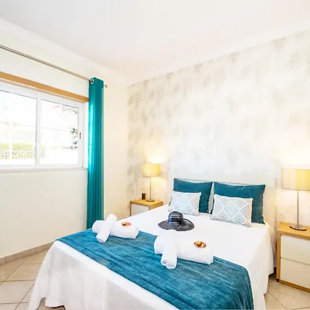 Vila Villa In Olhos De Agua With Private Pool