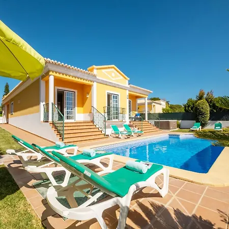 Villa In Olhos De Agua With Private Pool Vila
